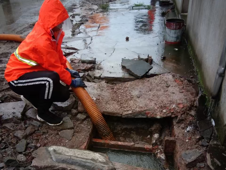 黟县专业清理污水池 炜誉市政以规范流程守护城市 “肠道”